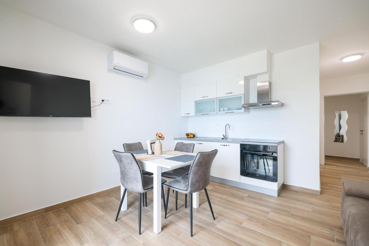 Beachfront Apartments Tic With Seaview Miletici Esterno foto