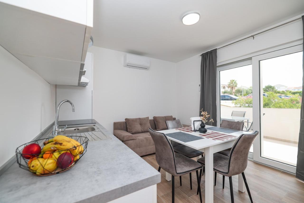 Beachfront Apartments Tic With Seaview Miletici Esterno foto