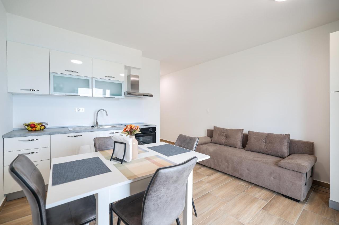 Beachfront Apartments Tic With Seaview Miletici Esterno foto