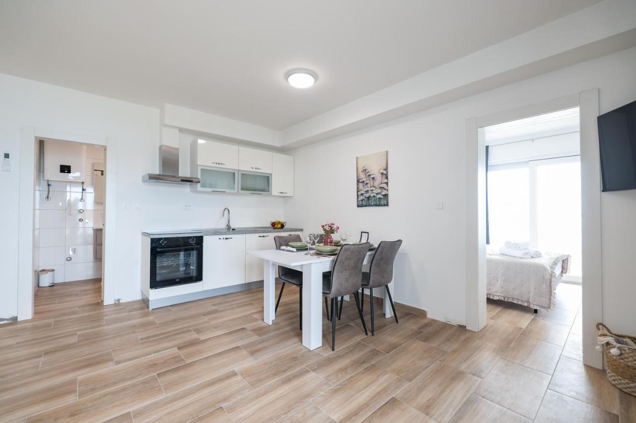 Beachfront Apartments Tic With Seaview Miletici Esterno foto