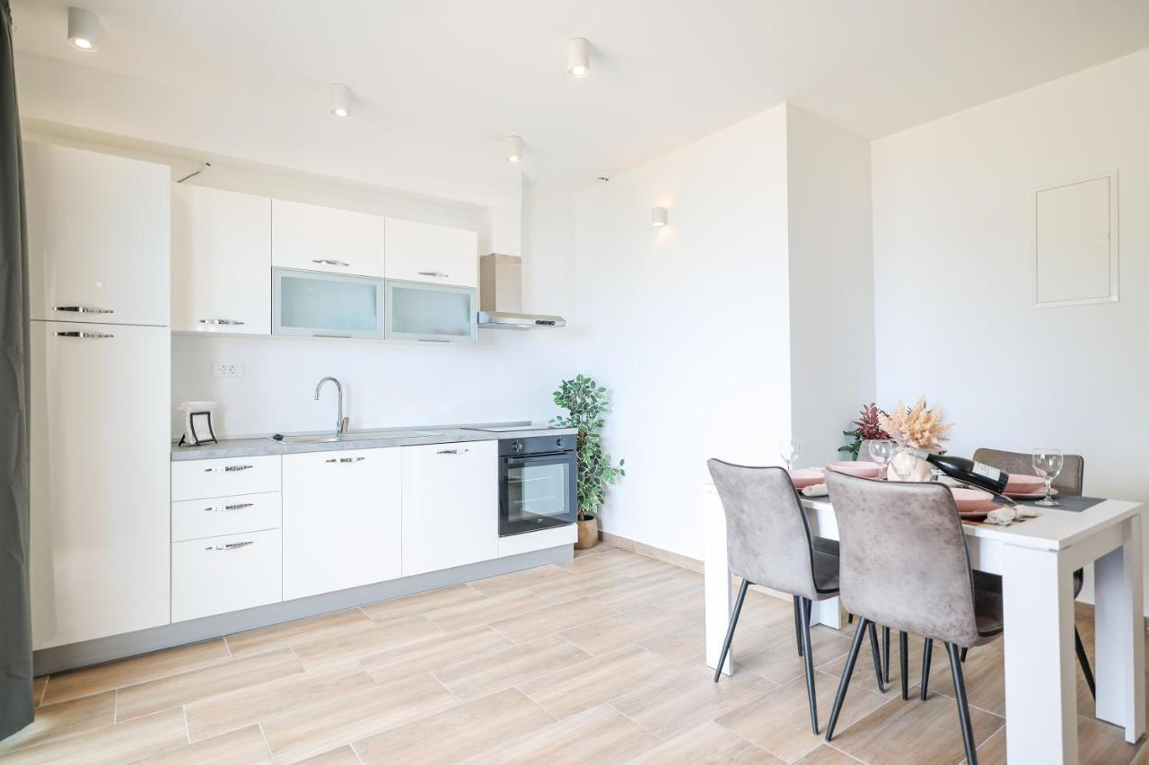 Beachfront Apartments Tic With Seaview Miletici Esterno foto