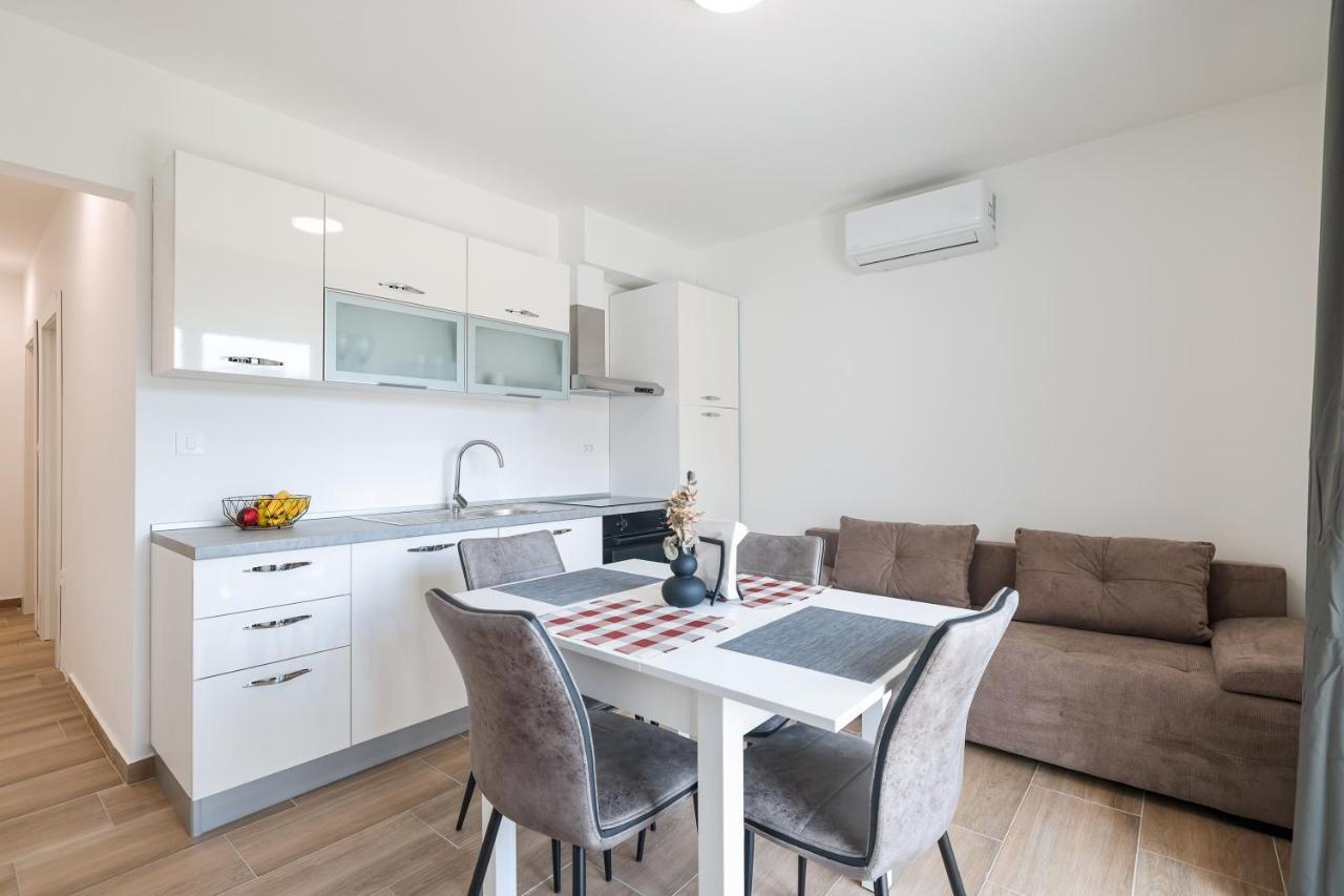 Beachfront Apartments Tic With Seaview Miletici Esterno foto
