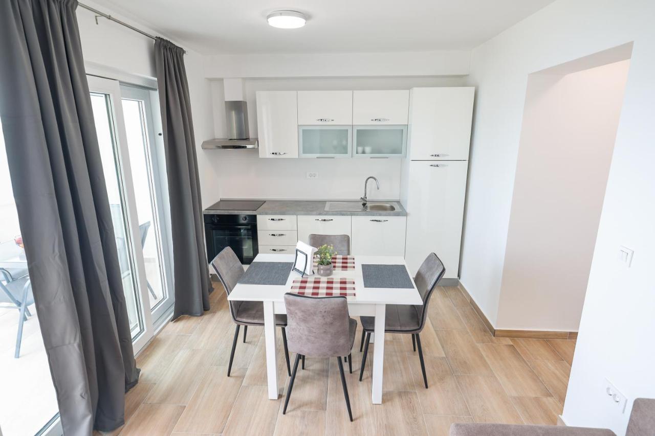 Beachfront Apartments Tic With Seaview Miletici Esterno foto