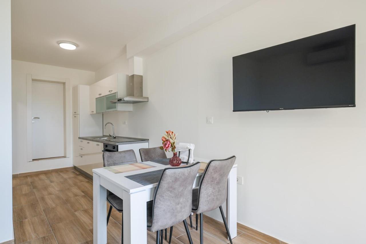 Beachfront Apartments Tic With Seaview Miletici Esterno foto