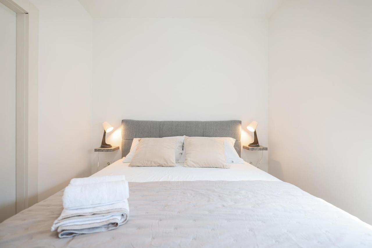 Beachfront Apartments Tic With Seaview Miletici Esterno foto