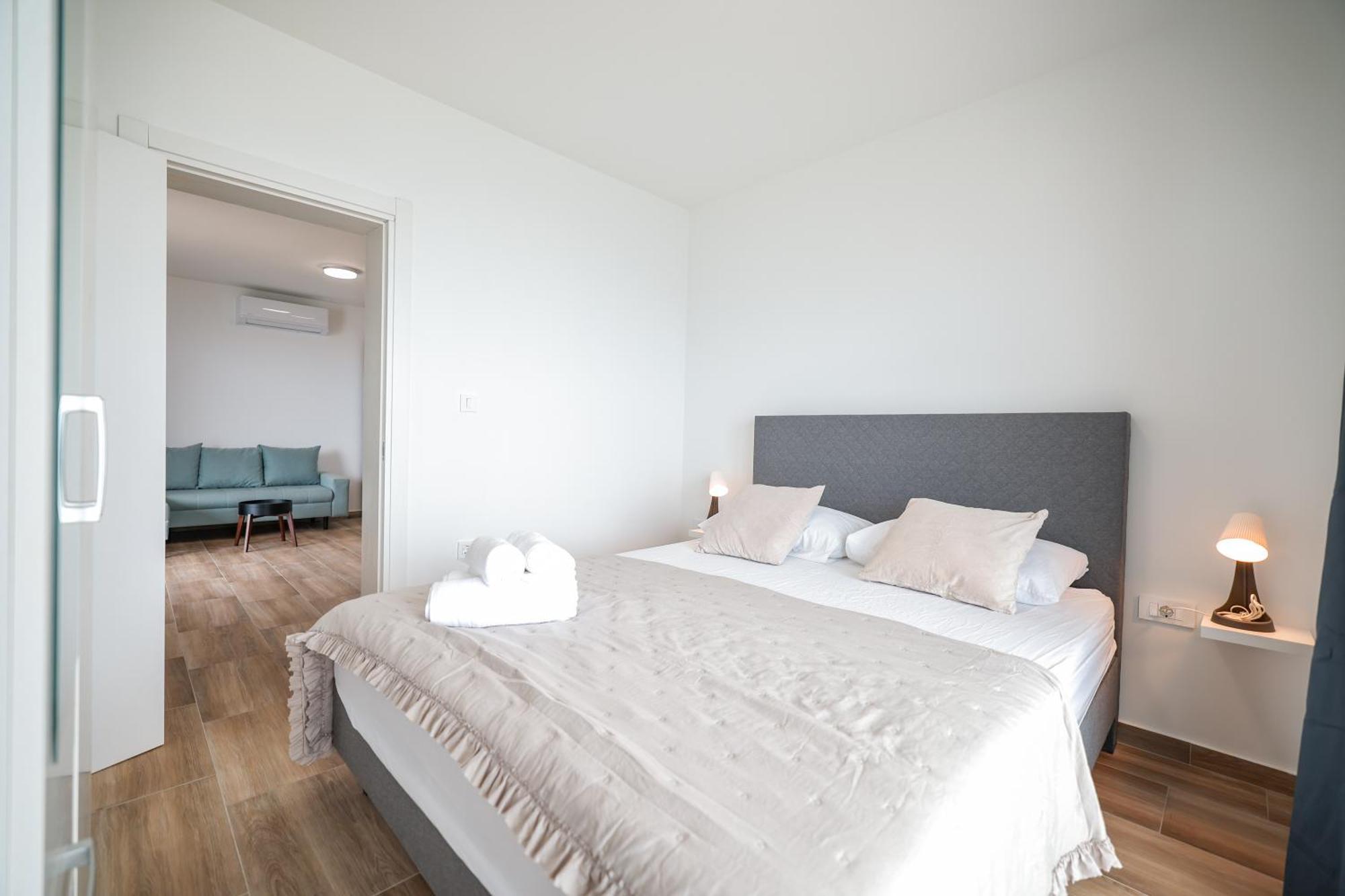 Beachfront Apartments Tic With Seaview Miletici Esterno foto